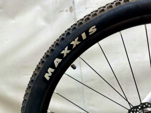 STORM SHARK LADY 2.0 SHIMANO ALTUS HYDRAULIKA 3X8S RAMA 16"