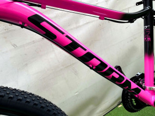 STORM SHARK LADY RAMA 17" KOŁA 27,5" CZARNY FUKSJA HYDRAULIKA SHIMANO ALTUS