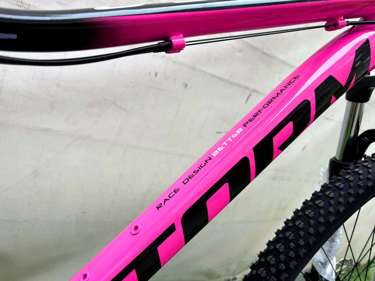 STORM SHARK LADY RAMA 17" KOŁA 27,5" CZARNY FUKSJA HYDRAULIKA SHIMANO ALTUS