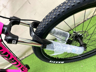 STORM SHARK LADY RAMA 17" KOŁA 27,5" CZARNY FUKSJA HYDRAULIKA SHIMANO ALTUS
