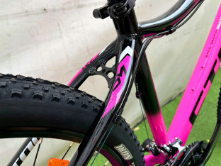 STORM SHARK LADY RAMA 17" KOŁA 27,5" CZARNY FUKSJA HYDRAULIKA SHIMANO ALTUS