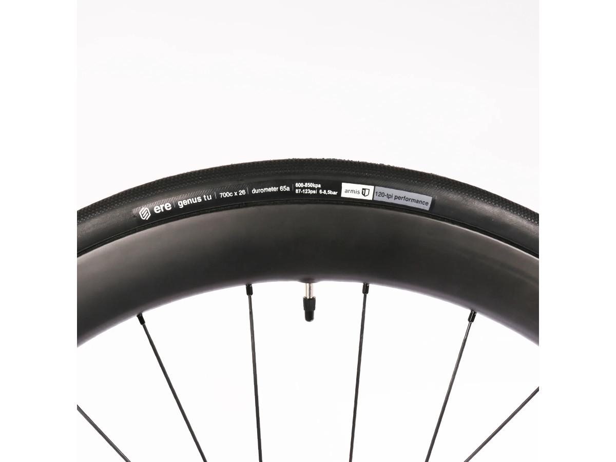 OPONA SZOSOWA GRAVEL BEZDĘTKOWA TUBELESS ERE GENUS TU 700X26C TYLKO 296G!