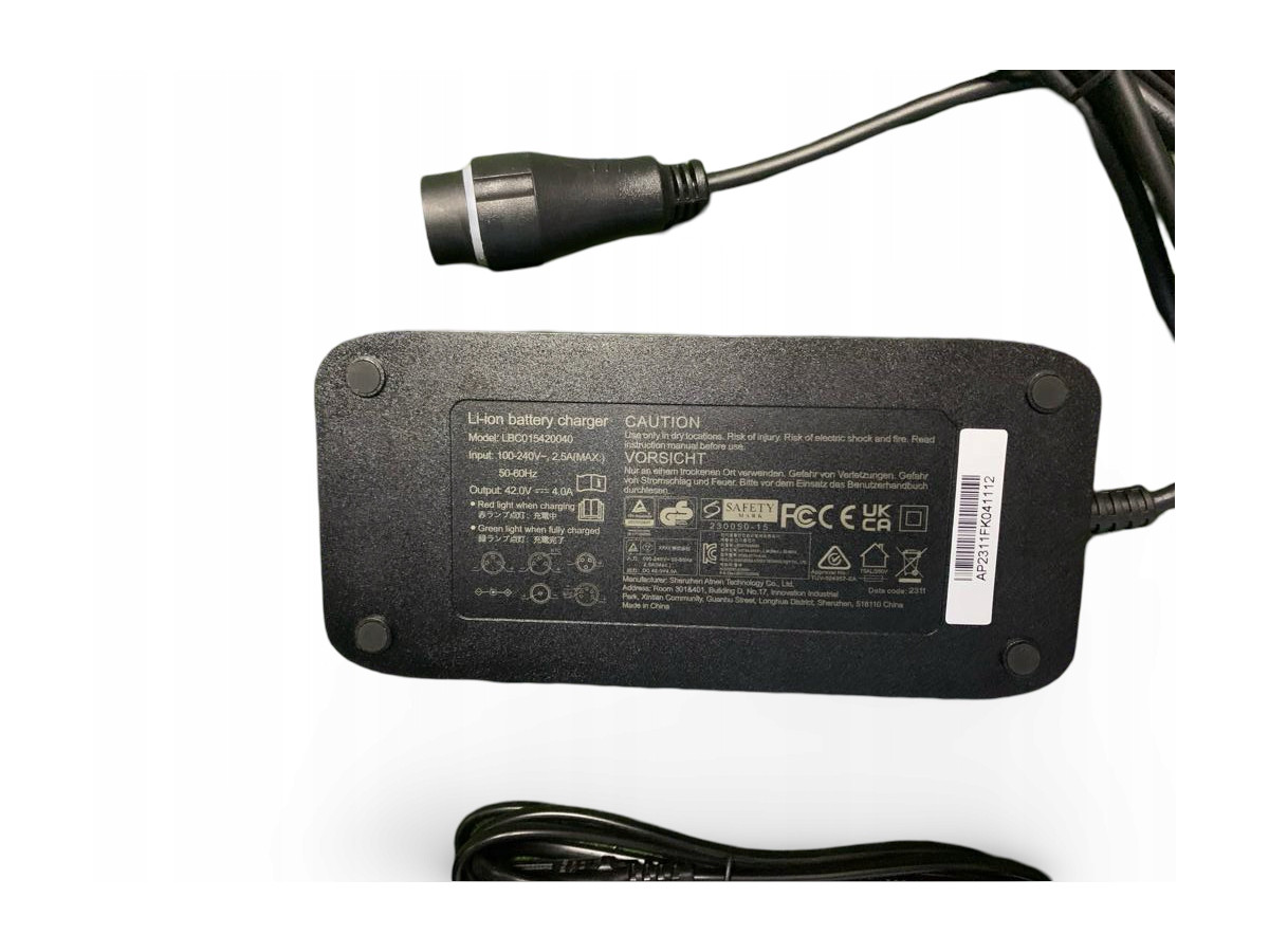 ŁADOWARKA DO AKUMULATORÓW YAMAHA 630WH DO ROWERU ELEKTRYCZNEGO 42V 4A