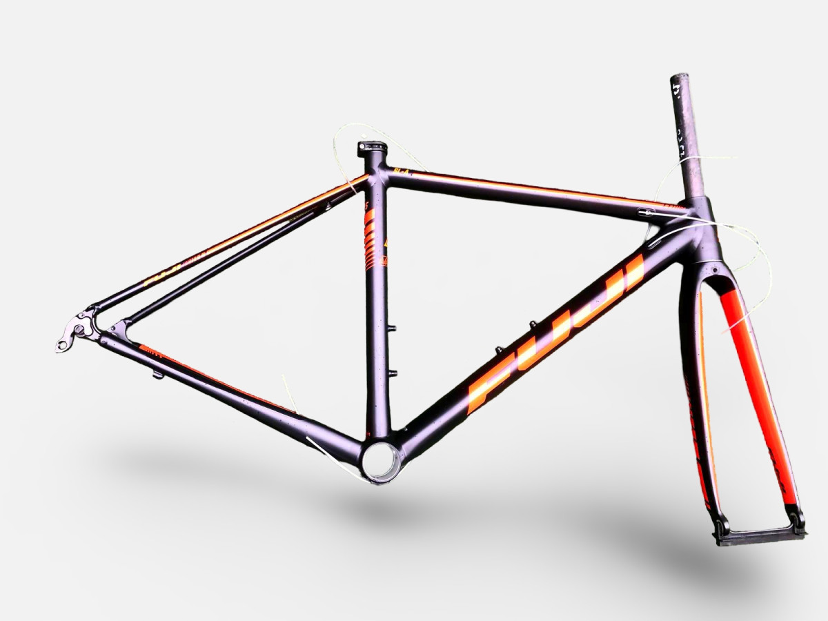 RAMA ROWEROWA SZOSOWA FUJI SL-A 1.5 ROZMIAR 56CM Z KARBONOWYM WIDELCEM