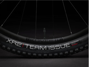 ROWER MTB TREK PROCALIBER 9.5 CARBON M/L 45CM SHIMANO DEORE 12S ROCK SHOX