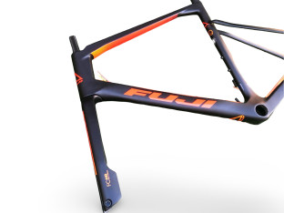 RAMA ROWEROWA FUJI TRANSONIC 2.1 DISC ROZMIAR 58CM KARBONOWA