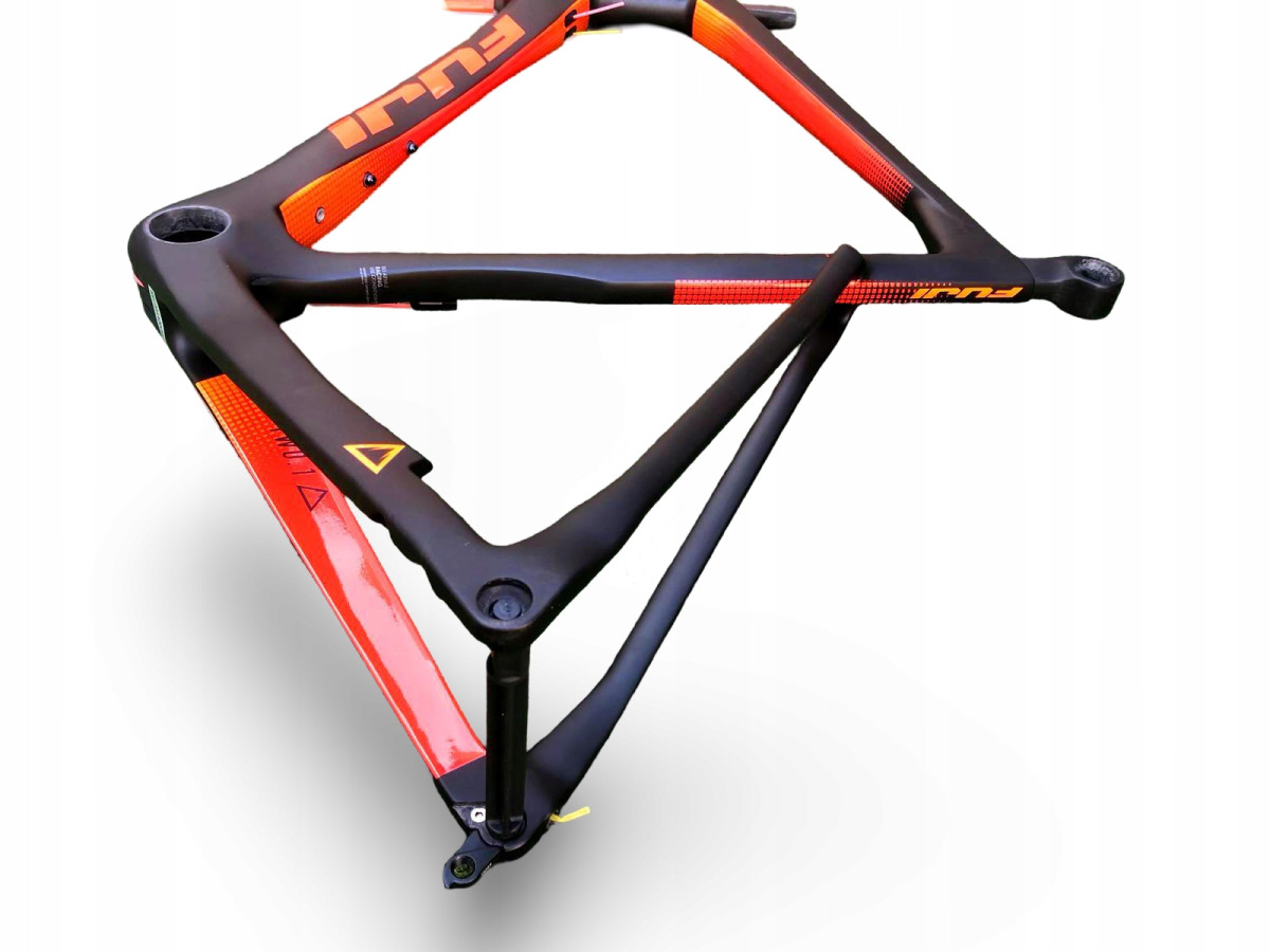 RAMA ROWEROWA FUJI TRANSONIC 2.1 DISC ROZMIAR 49 CM KARBONOWA