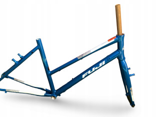 RAMA ROWEROWA TREKKINGOWA FUJI ABSOLUTE 2.1 ST ROZMIAR 19" Z WIDELCEM