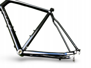 RAMA SZOSOWA FUJI SPORTIF 1.1D ROZMIAR 58 CM Z KARBONOWYM WIDELCEM