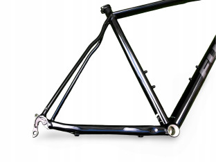 RAMA SZOSOWA FUJI SPORTIF 1.1D ROZMIAR 58 CM Z KARBONOWYM WIDELCEM