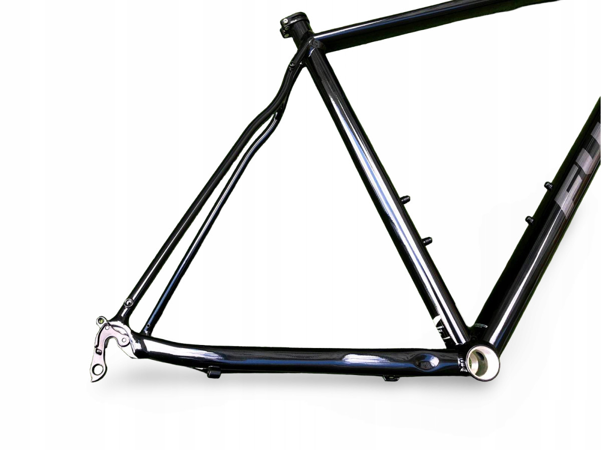 RAMA SZOSOWA FUJI SPORTIF 1.1D ROZMIAR 58 CM Z KARBONOWYM WIDELCEM