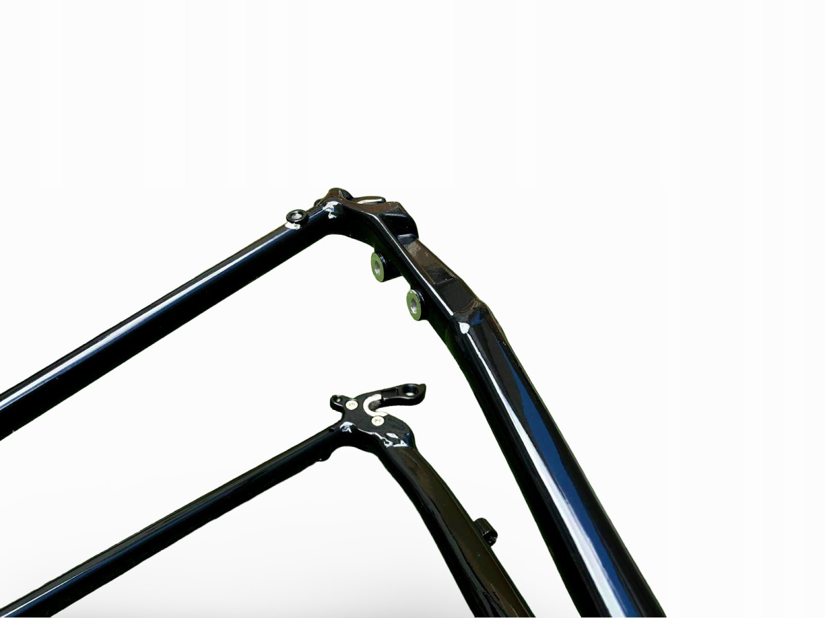 RAMA SZOSOWA FUJI SPORTIF 1.1D ROZMIAR 58 CM Z KARBONOWYM WIDELCEM