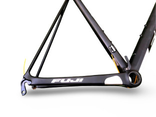 RAMA SZOSOWA KARBONOWA FUJI SL 2.1 SATIN CARBON/WHITE ROZMIAR 58CM