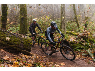 ROWER MTB FUJI NEVADA 3.0 LTD RAMA M 17" SHIMANO ALTUS 3X9 HYDRAULIKA