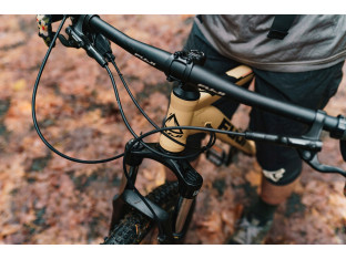 ROWER MTB FUJI NEVADA 3.0 LTD RAMA M 17" SHIMANO ALTUS 3X9 HYDRAULIKA