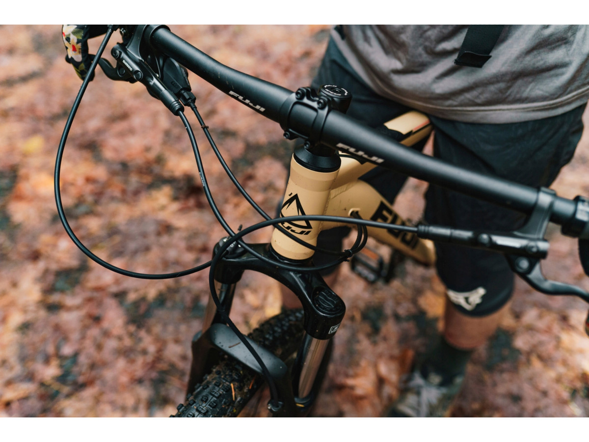 ROWER MTB FUJI NEVADA 3.0 LTD RAMA L 19" SHIMANO ALTUS 3X9 HYDRAULIKA