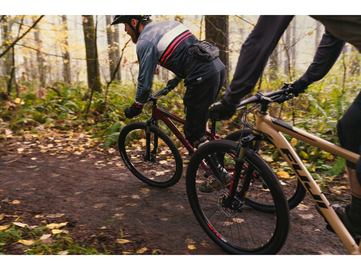 ROWER MTB FUJI NEVADA 3.0 LTD RAMA L 19" SHIMANO ALTUS 3X9 HYDRAULIKA