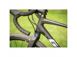 ROWER GRAVEL GIANT REVOLT 0 RAMA L SHIMANO GRX 2X11 HYDRAULIKA