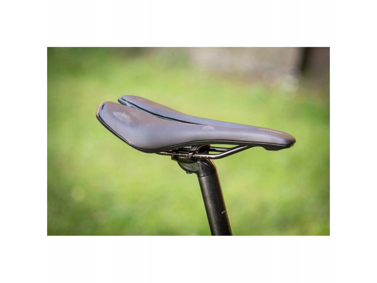 ROWER GRAVEL GIANT REVOLT 0 RAMA L SHIMANO GRX 2X11 HYDRAULIKA