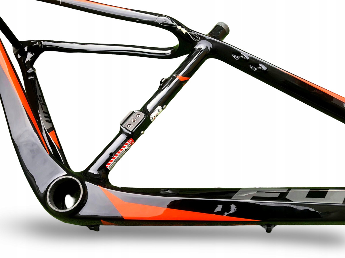 RAMA KARBONOWA MTB XC FUJI SLM 27,5 2.5 ROZMIAR 17" GLOSS CARBON