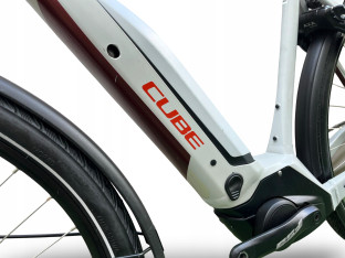 ROWER ELEKTRYCZNY CUBE TOURING HYBRID PRO BOSCH PERFORMANCE SHIMANO DEORE