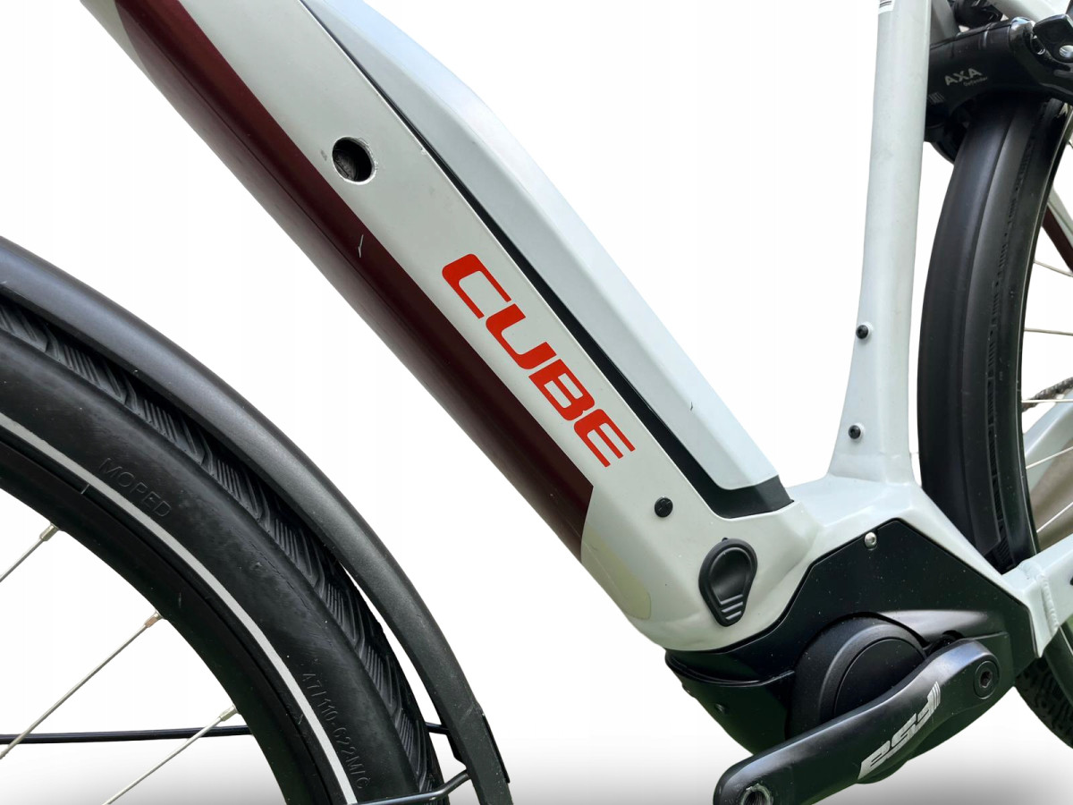 ROWER ELEKTRYCZNY CUBE TOURING HYBRID PRO BOSCH PERFORMANCE SHIMANO DEORE