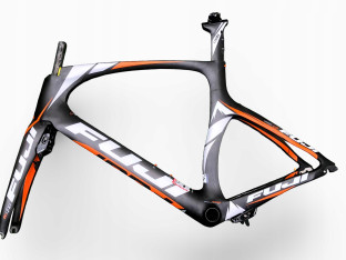 RAMA ROWEROWA TIME TRIAL TRIATHLON FUJI NORCOM STRAIGHT 2.3 57CM KARBONOWA