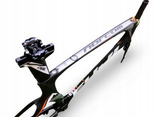 RAMA ROWEROWA TIME TRIAL TRIATHLON FUJI NORCOM STRAIGHT 2.3 57CM KARBONOWA