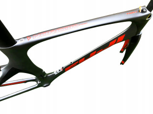 RAMA ROWEROWA FUJI NORCOM STRAIGHT 2.1 ROZMIAR 51CM SATIN GRAY/RED ORANGE