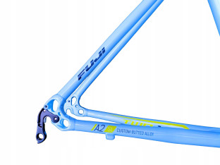 RAMA ROWEROWA SZOSOWA FUJI FINEST 2.1 44CM Z KARBONOWYM WIDELCEM