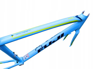 RAMA ROWEROWA SZOSOWA FUJI FINEST 2.1 44CM Z KARBONOWYM WIDELCEM