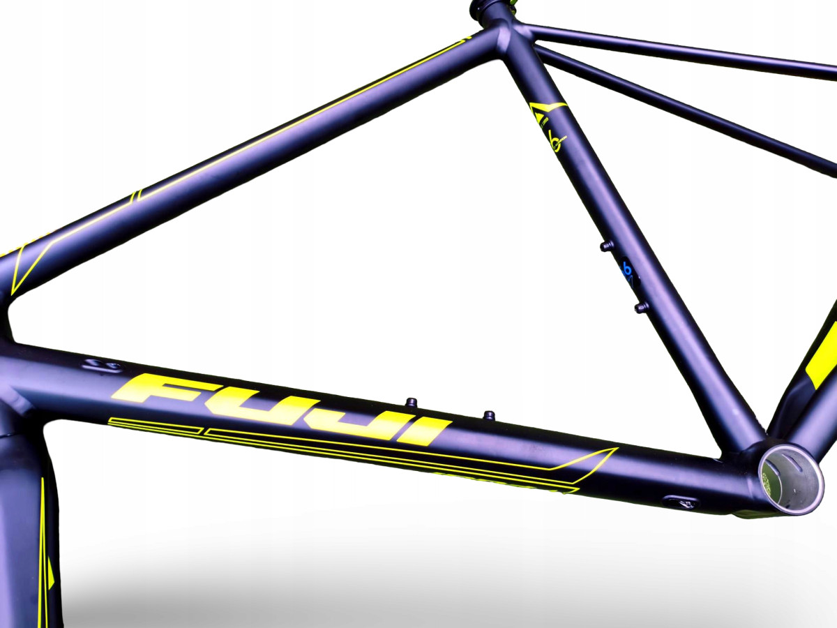 RAMA ROWEROWA SZOSOWA FUJI ROUBAIX 1.1 DISC ROZMIAR 56CM SZTYWNE OSIE