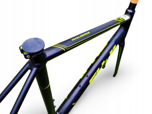 RAMA ROWEROWA SZOSOWA FUJI ROUBAIX 1.1 DISC ROZMIAR 56CM SZTYWNE OSIE