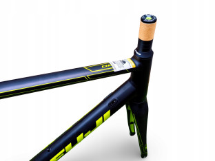 RAMA ROWEROWA SZOSOWA FUJI ROUBAIX 1.1 DISC ROZMIAR 56CM SZTYWNE OSIE