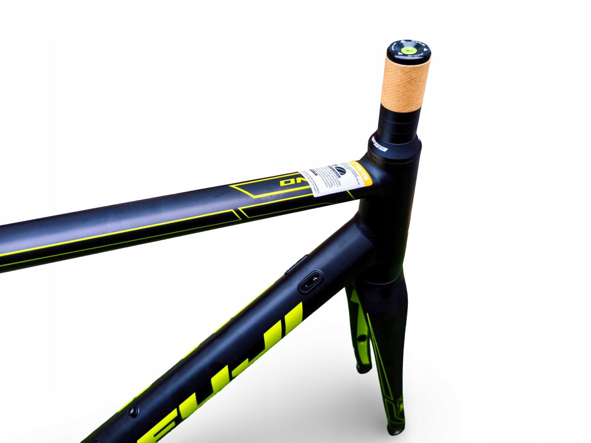 RAMA ROWEROWA SZOSOWA FUJI ROUBAIX 1.1 DISC ROZMIAR 56CM SZTYWNE OSIE