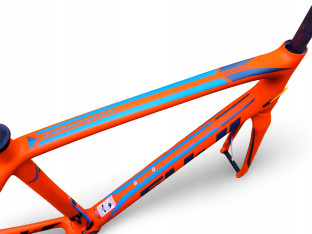 RAMA ROWEROWA SZOSOWA KARBONOWA FUJI GRAN FONDO 2.5 ROZMIAR 56CM