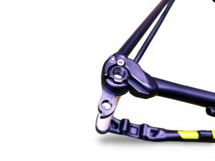 RAMA ROWEROWA SZOSOWA FUJI ROUBAIX 1.1 DISC ROZMIAR 56CM SZTYWNE OSIE