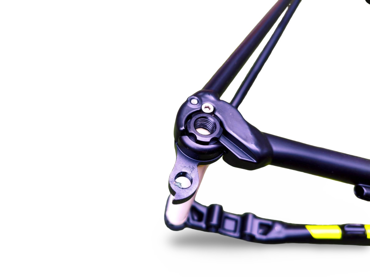 RAMA ROWEROWA SZOSOWA FUJI ROUBAIX 1.1 DISC ROZMIAR 56CM SZTYWNE OSIE