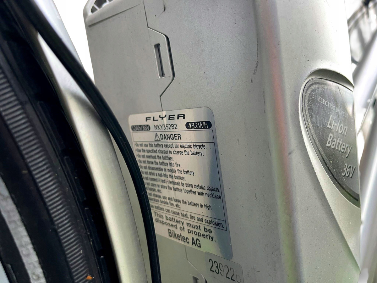 ROWER ELEKTRYCZNY FLYER RAMA 48CM KOŁA 26" NEXUS 8-BIEGOWY PRZEBIEG 1873KM