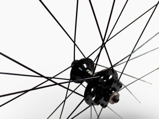 KOŁO ROWEROWE PRZEDNIE OVAL 327 28" ETRTO 622-19 TARCZA 6-ŚRUB QR