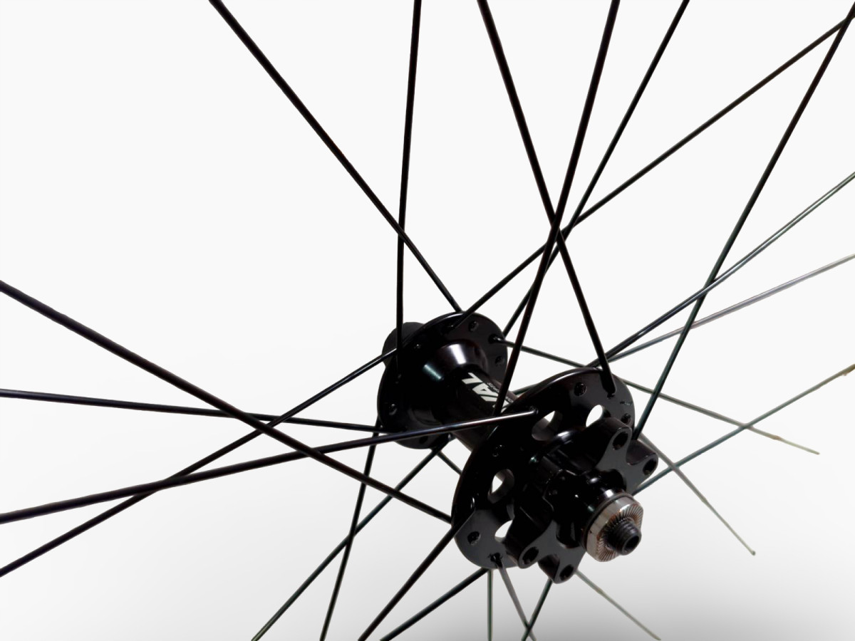 KOŁO ROWEROWE PRZEDNIE OVAL 327 28" ETRTO 622-19 TARCZA 6-ŚRUB QR