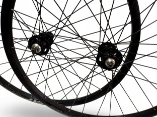 KOMPLET KÓŁ ROWEROWYCH OVAL 200 27,5" ETRTO 584X21 TARCZA 6-ŚRUB QR9