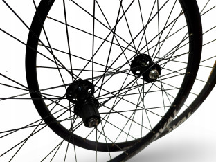 KOMPLET KÓŁ ROWEROWYCH OVAL 200 27,5" ETRTO 584X21 TARCZA 6-ŚRUB QR9