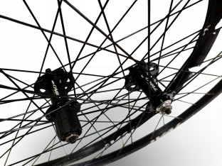 KOMPLET KÓŁ ROWEROWYCH OVAL 200 27,5 ETRTO 584-21 TARCZA 6-ŚRUB OŚ QR 9MM