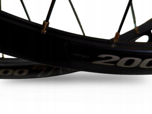 KOMPLET KÓŁ ROWEROWYCH OVAL 200 27,5 ETRTO 584-21 TARCZA 6-ŚRUB OŚ QR 9MM