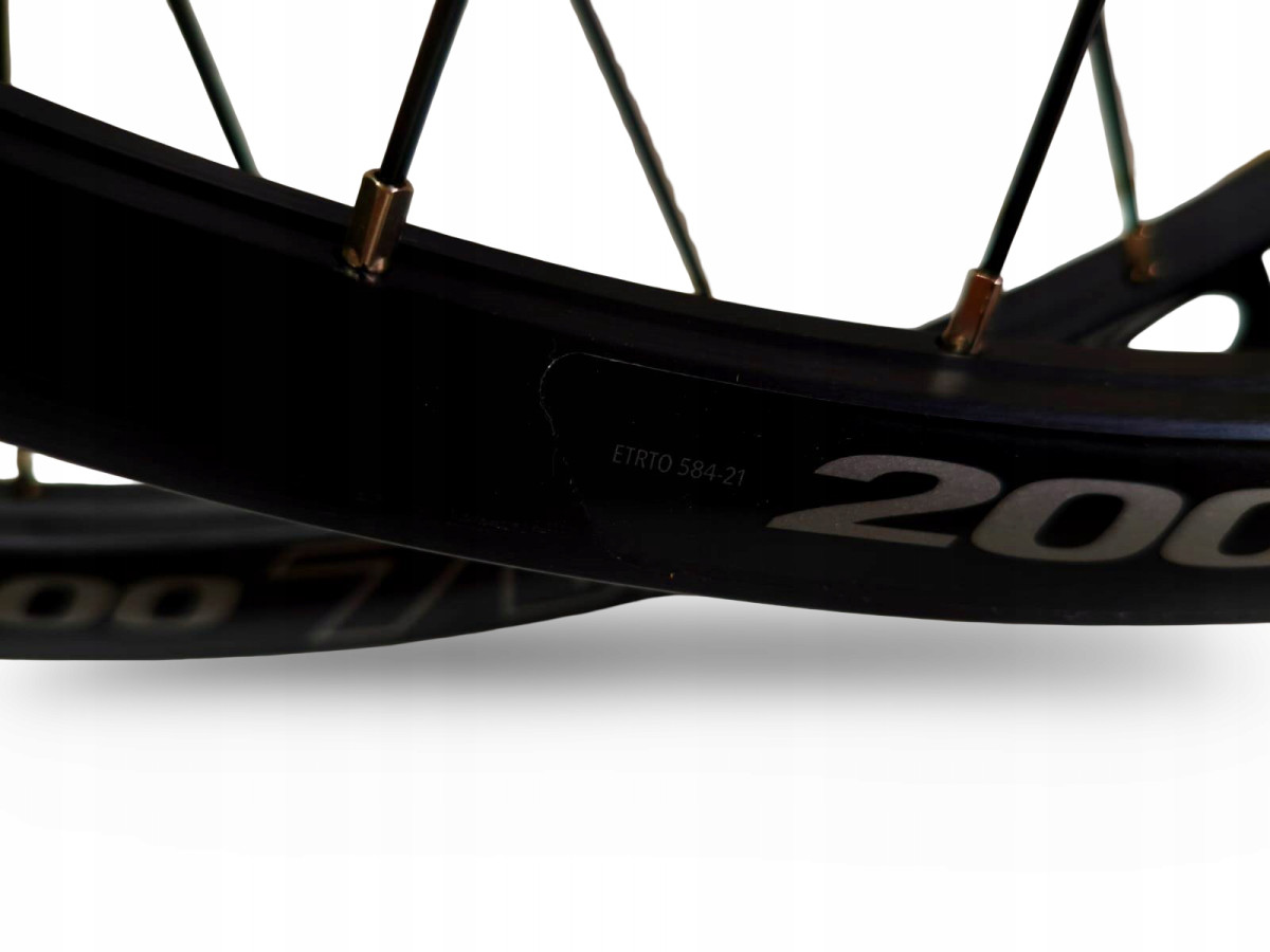 KOMPLET KÓŁ ROWEROWYCH OVAL 200 27,5 ETRTO 584-21 TARCZA 6-ŚRUB OŚ QR 9MM