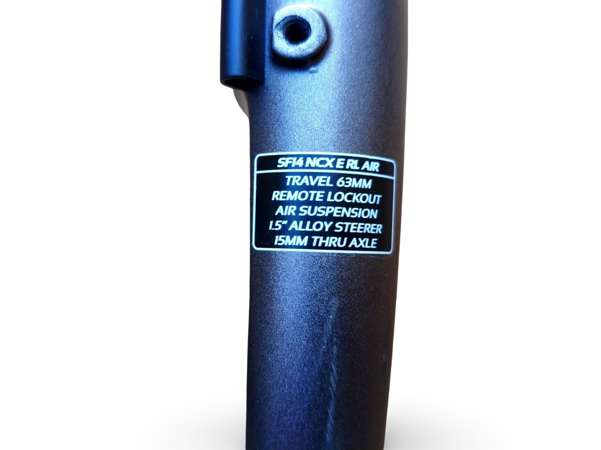 AMORTYZATOR SR SUNTOUR NCX E RL AIR KOŁO 28" SKOK 63CM QLOCK 15 POWIETRZNY