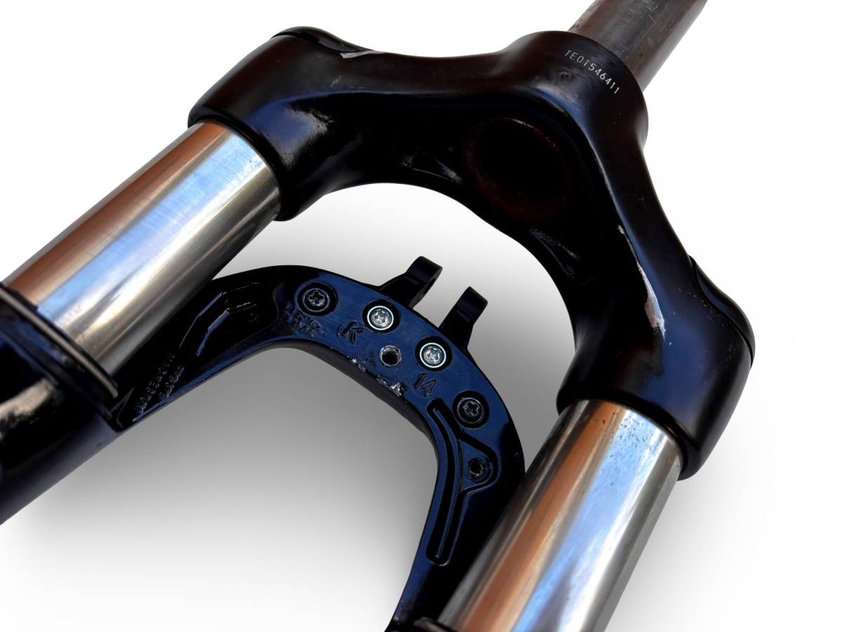 AMORTYZATOR ROWEROWY SR SUNTOUR NCX KOŁO 28" TARCZA QR 9MM STERÓWKA 1,1/8"