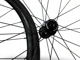 KOŁA ROWEROWE KOMPLET MICHE ROZMIAR 28" TARCZE CENTERLOCK OSIE 12MM