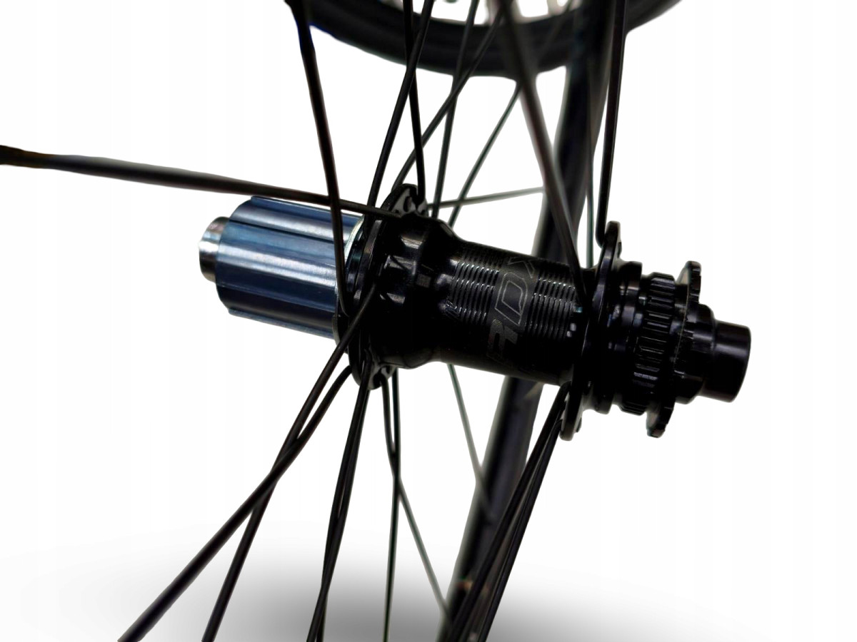 KOŁA ROWEROWE KOMPLET MICHE ROZMIAR 28" TARCZE CENTERLOCK OSIE 12MM